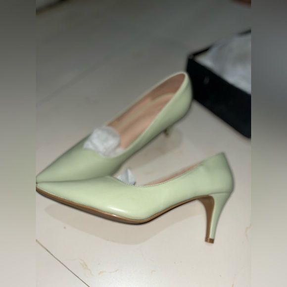 Women mint color solid pumps (heels) - SIZE- UK-7, EUR-40 - Picture 2 of 13